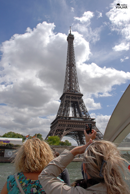 La Torre Eiffel desde el batobus. París