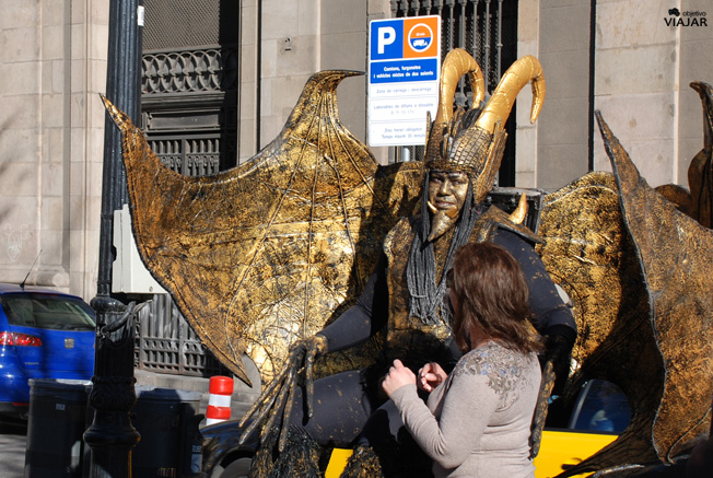 Estatua humana en La Rambla. Barcelona