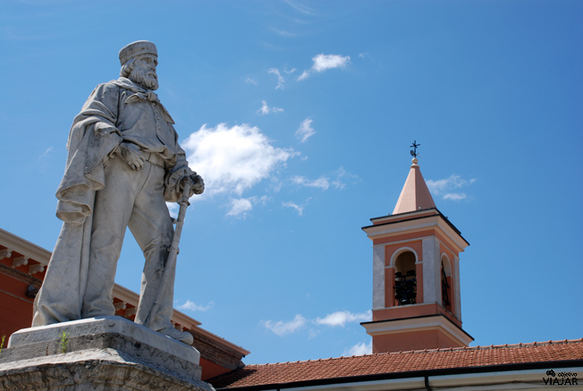 Detalle del monumento a Garibaldi. Piazza Carlo Pisacane. Cesenatico