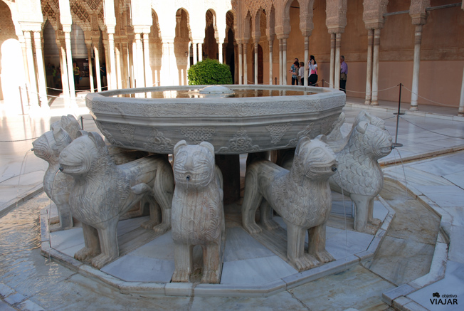Patio de los Leones. La Alhambra. Granada