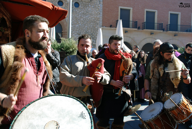 Músicos en la Plaza San Juan. Bodas de Isabel. Teruel