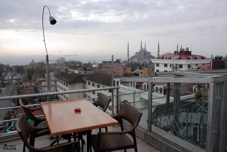 La Mezquita Azul desde la terraza del hotel Adamar. Estambul