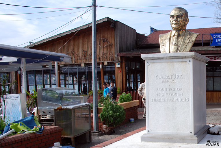 Monumento a Atatürk. Anadolu Kavaği