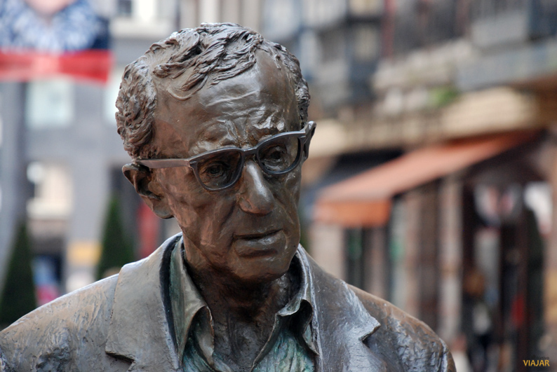 Estatua de Woody Allen. Oviedo