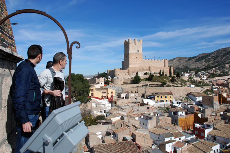 Castillo de la Atalaya y El Rabal desde el campanario de Santa María. Fiestas del Medievo. Villena
