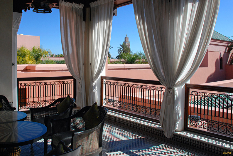 Terraza exterior con vistas a la Kutubia. Hotel Royal Mansour. Marrakech