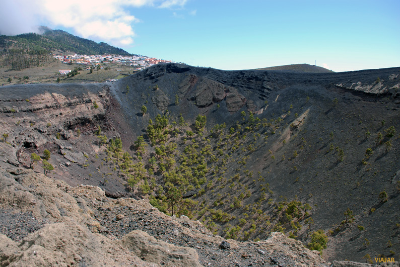 Cráter del Volcán de San Antonio. La Palma