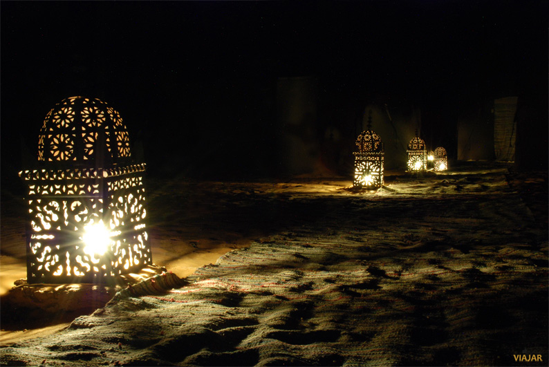 Pasar la noche en una jaima en el desierto de Marruecos