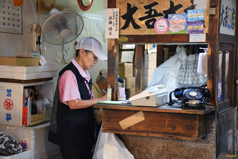 Labores administrativas en el mercado Tsukiji