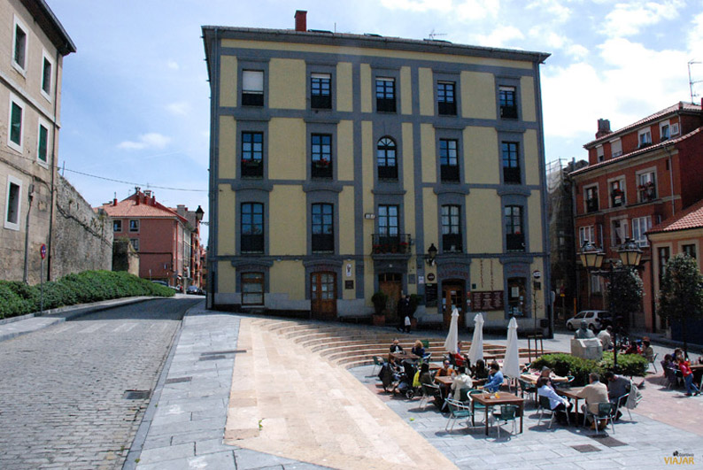 Plaza Periodista Arturo Arias. Gijón