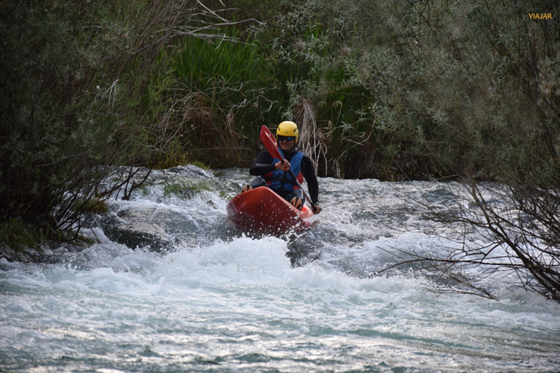 Sorteando los saltos de agua. Provincia de Cuenca