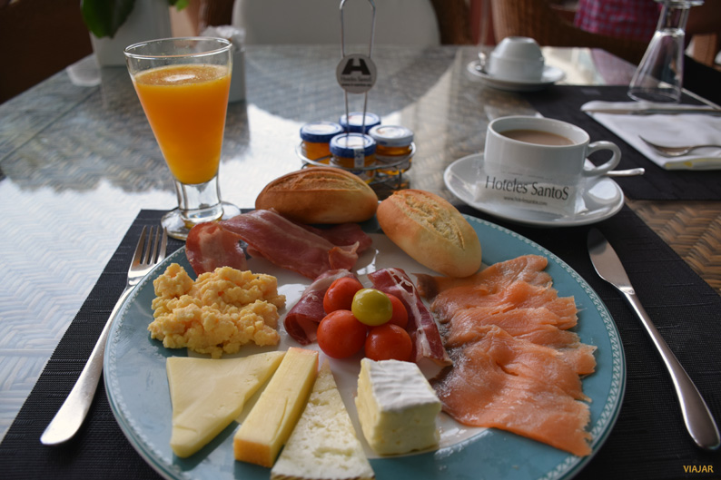Desayunando en el Hotel Las Arenas Balneario Resort