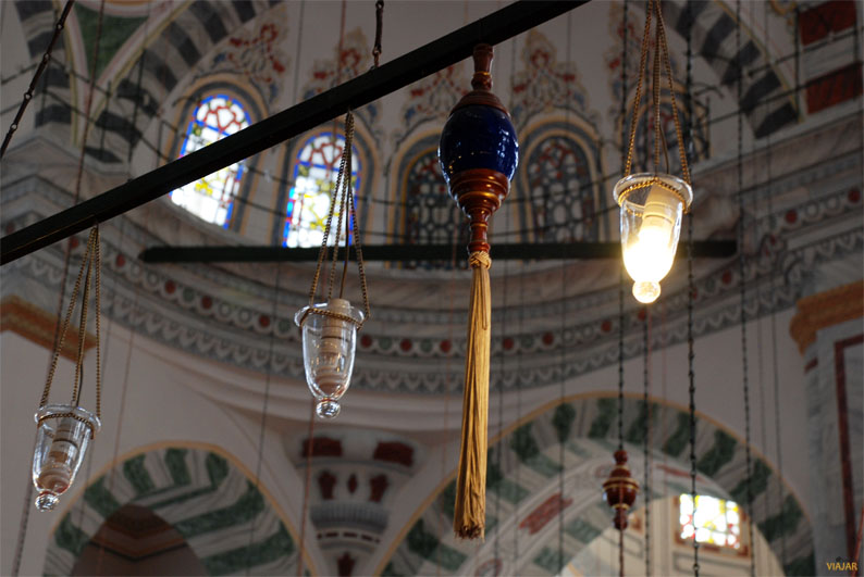 Interior de la mezquita de Fatih. Estambul
