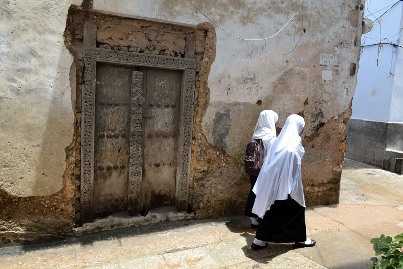 Puerta de madera. Que ver en Stone Town. Zanzibar
