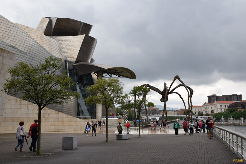 Museo Guggenheim Bilbao, el gran emblema de la ciudad