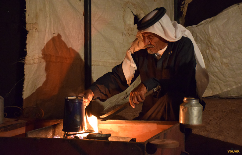 Ceremonia del cafe con una familia beduina en Jordania. Manifiesto del Viajero Responsable