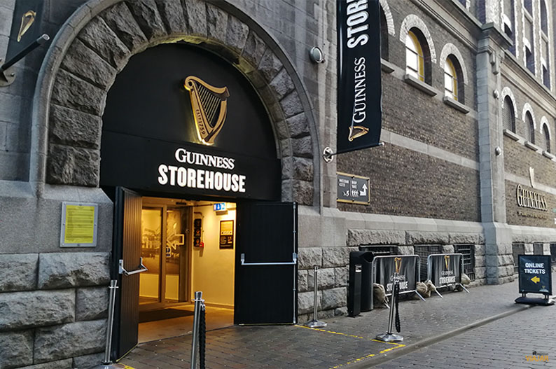 Entrada. Visitar la Guinness Storehouse de Dublin