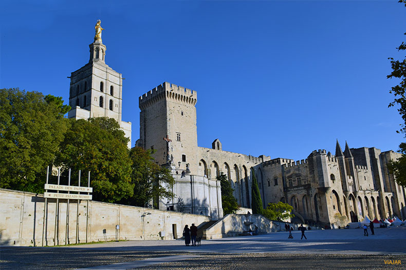 Place du Palais des Papes. Que ver en Avignon. Francia