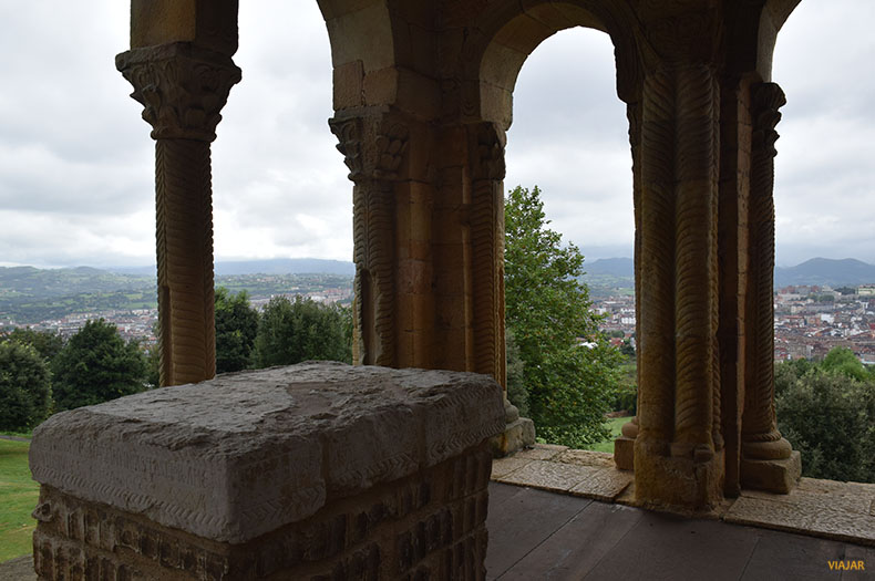 Vistas de Oviedo desde Santa Maria del Naranco. Prerromanico asturiano