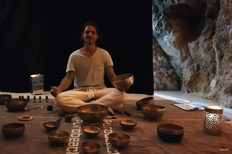 Experiencia Sound Healing en Purobeach Illetas con Gerard Ros