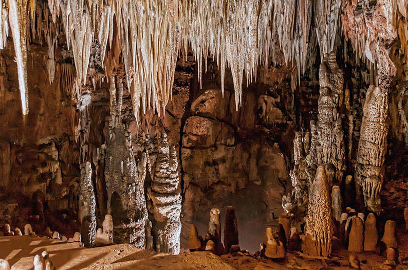 Cueva de Valporquero. Leon