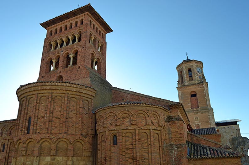 Iglesia de San Tirso de Sahagun. Villas historicas de Leon