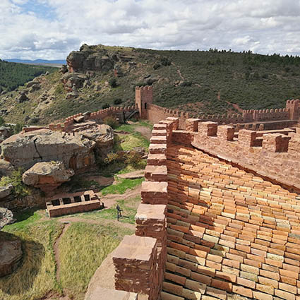 Castillo de Peracense, la fortaleza roja de Teruel