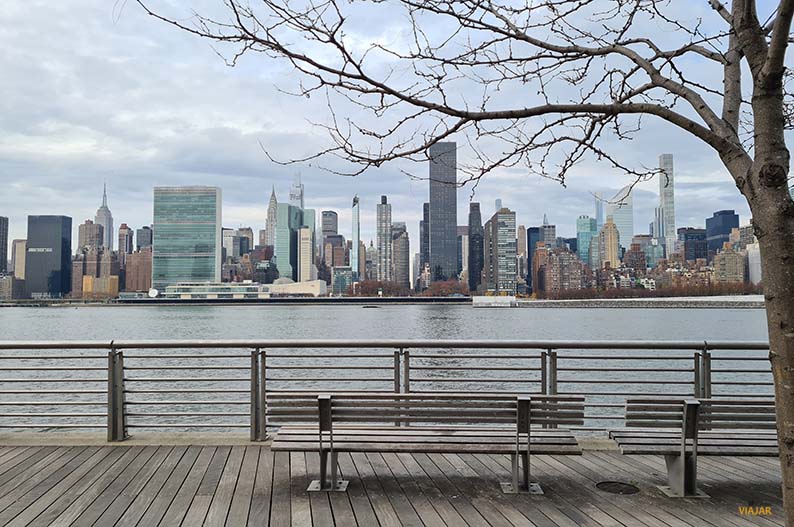 Vista de Manhattan desde el Gantry Plaza State Park