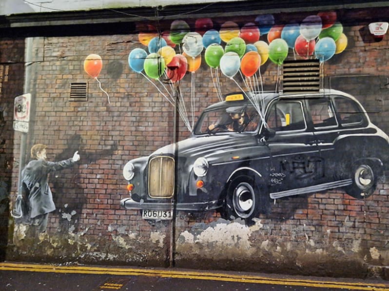 Mural The World's Most Economical Taxi de Rogue-One. Que ver en Glasgow